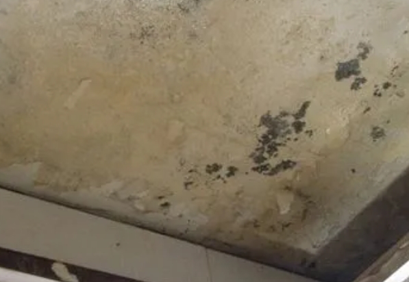 安溪阳台漏水维修公司分享下安溪卫生间渗水维修需要注意哪些问题。